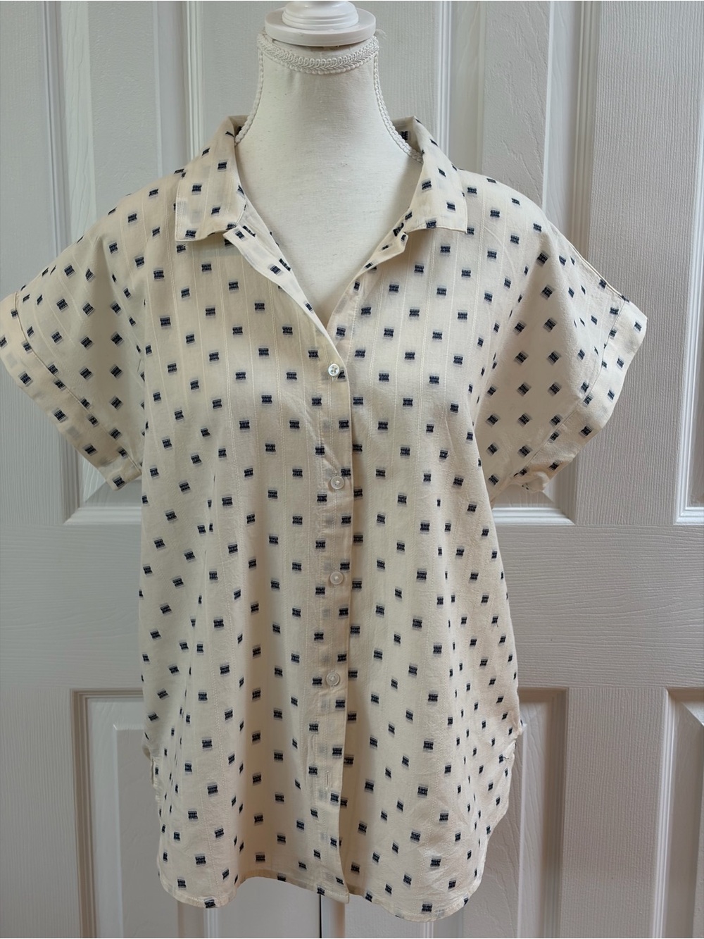 Lucky Brains Ivory and Navy Cotton Short Sleeve Button Up Shirt Size M